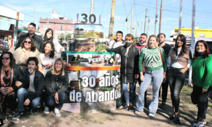 Pablo Alaniz junto a otros referentes del PRO y la gran torta